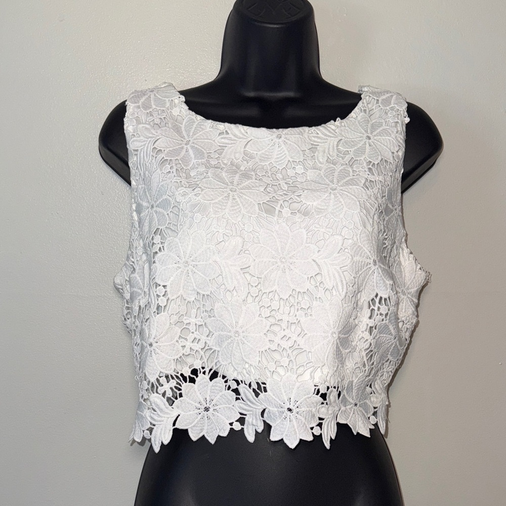 Lulu's White Floral Lace Crop Top